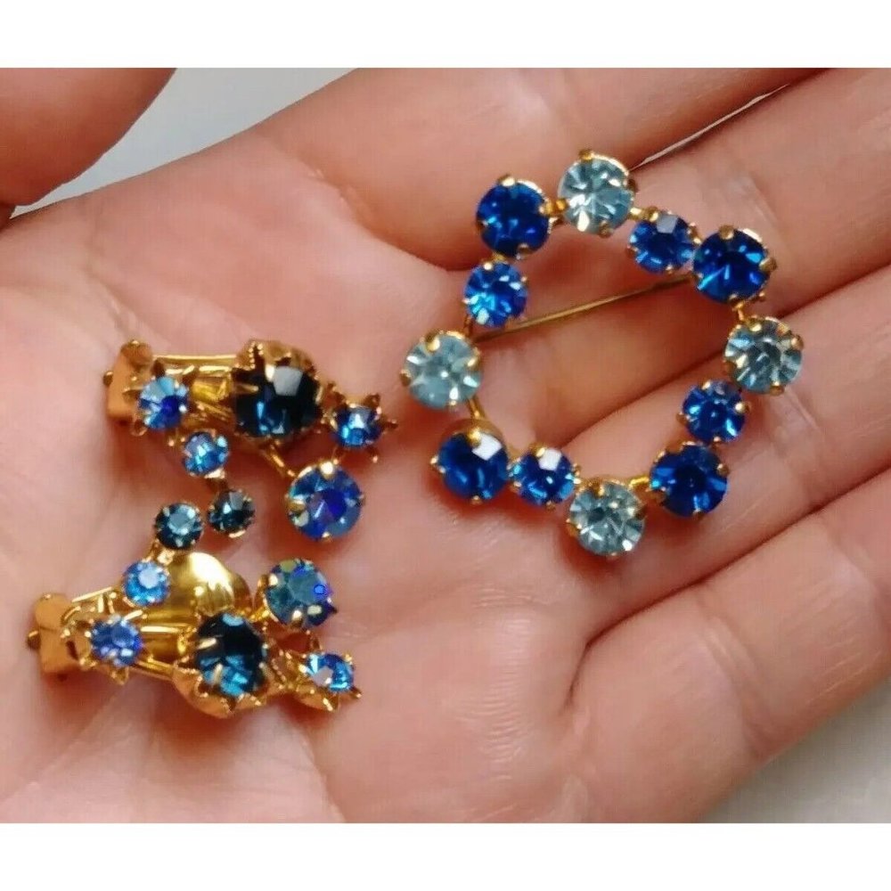 Vintage  Austrian Blue Sparkling Rhinestone Pin Brooch & Clip On Earrings Set